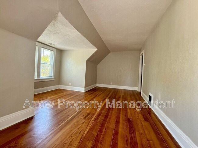 Building Photo - 120 S 28th St