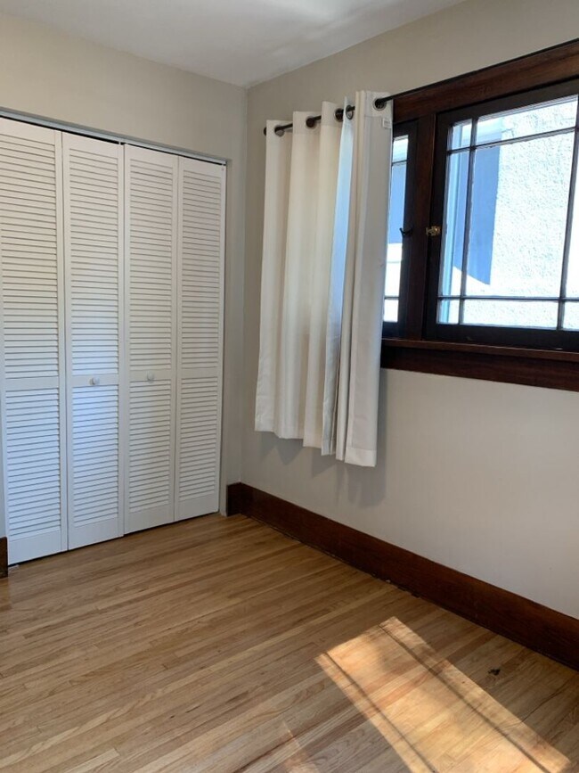 Building Photo - STUDENTS WELCOME! Adorable Single-Family Home in Historic Old Town