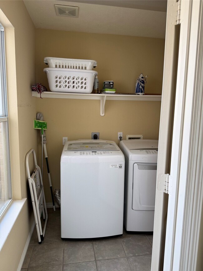 Building Photo - 10522 Torrey Pines Dr