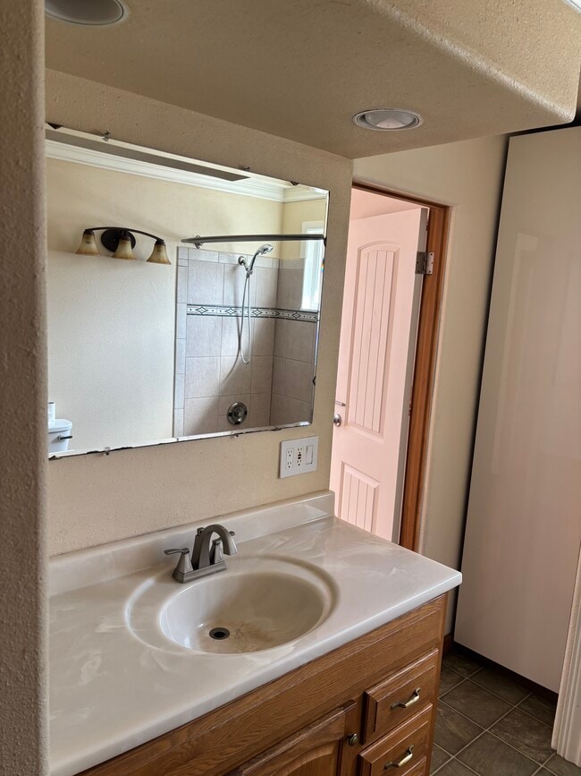 Building Photo - BE-0110