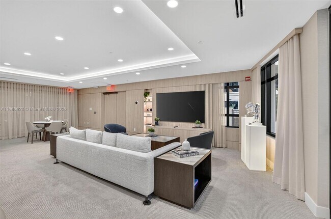 Building Photo - 200 E Palmetto Park Rd