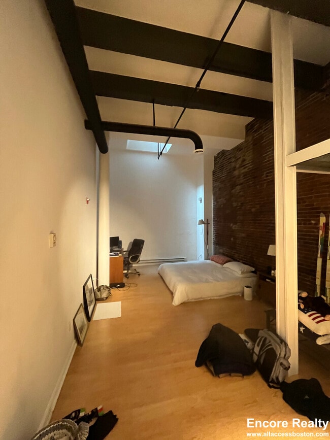 Building Photo - 254 Friend St