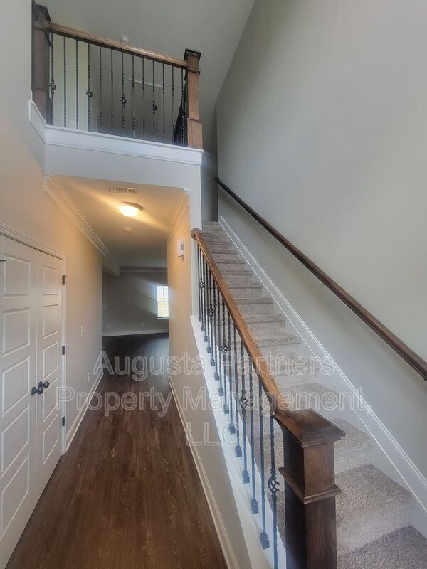 Building Photo - 257 Tulip Dr