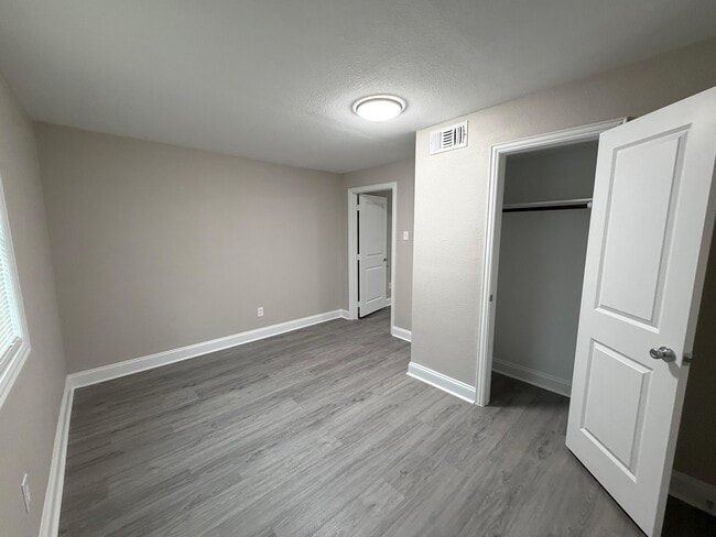 Building Photo - 5109 Maywood Dr