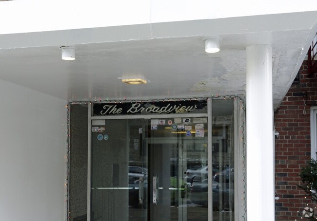 Building Photo - The Broadview