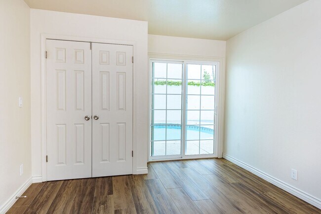 Building Photo - Your Newly Renovated Huntington Beach Oasi...