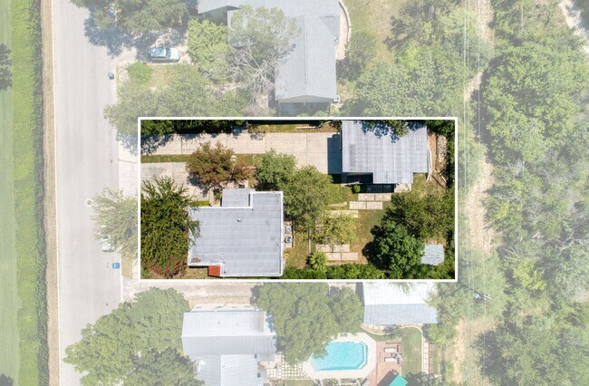 Building Photo - 526 Pershing Ave