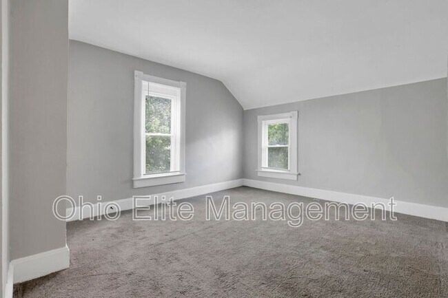 Building Photo - 341 E Markison Ave