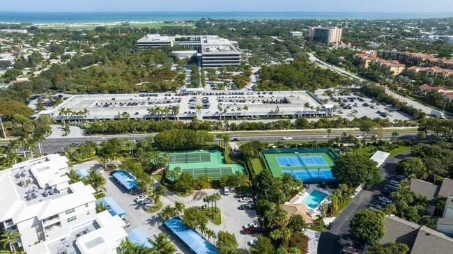 Building Photo - 814 Bay Colony Dr S