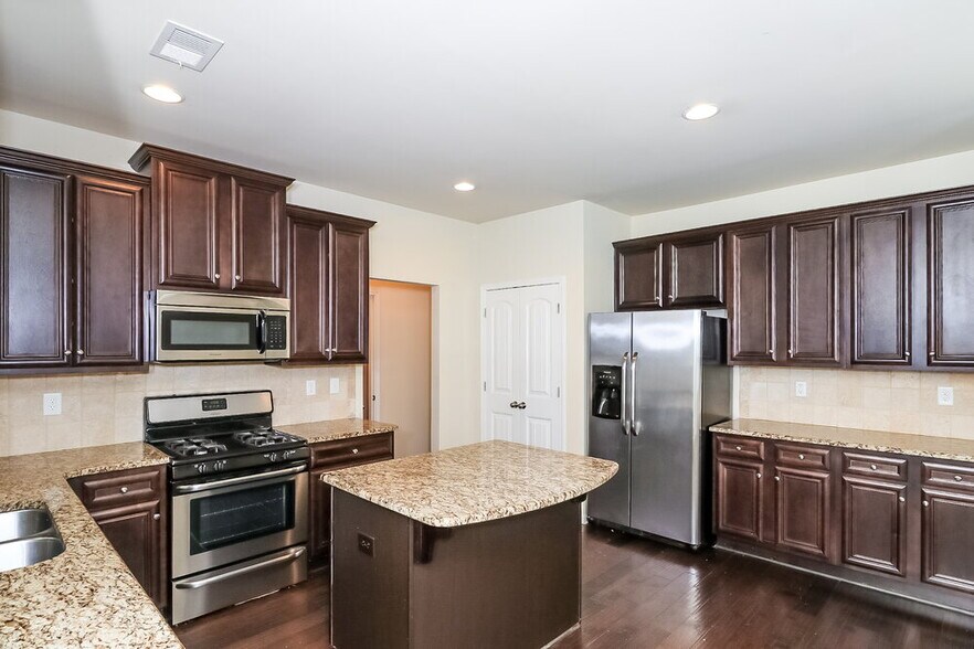 Building Photo - 4710 Cabrini Pl