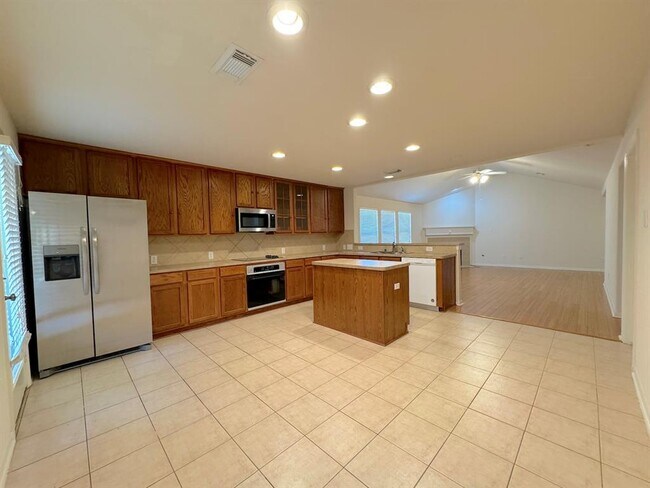 Building Photo - 9314 Alzaada Ln