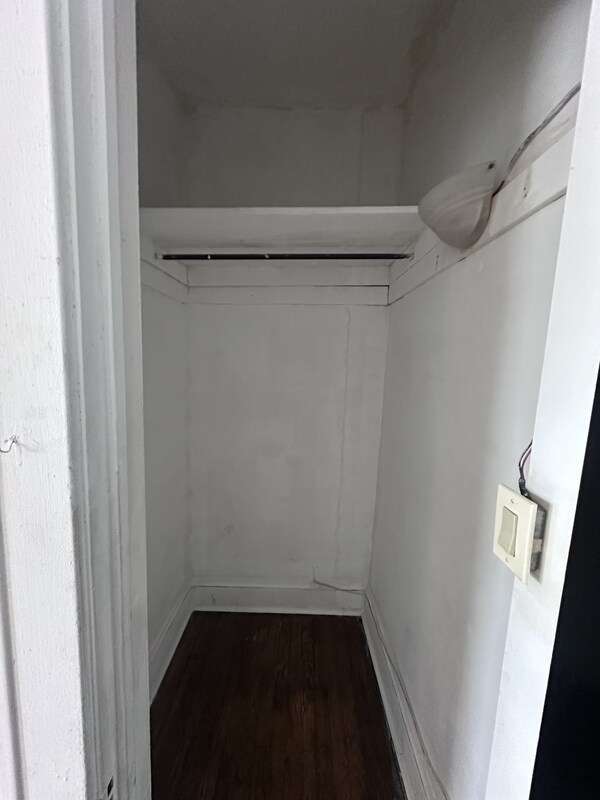 Building Photo - 1442 W 101st St