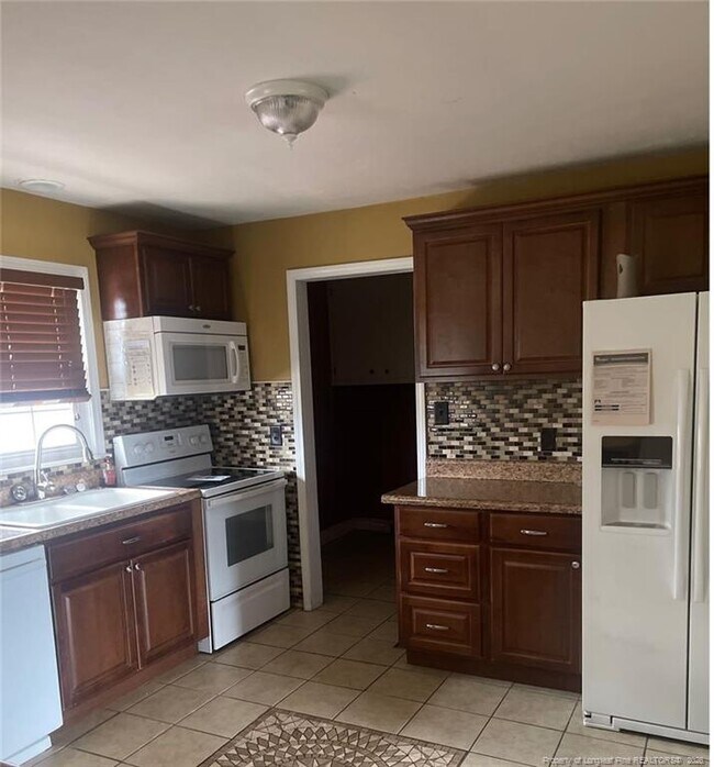 Building Photo - 143 Ingleside Dr