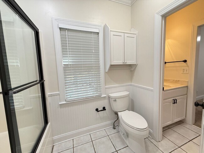 Building Photo - This beautiful brick home is located in Villa Rica and includes 6 bedrooms and 4.5 bath!