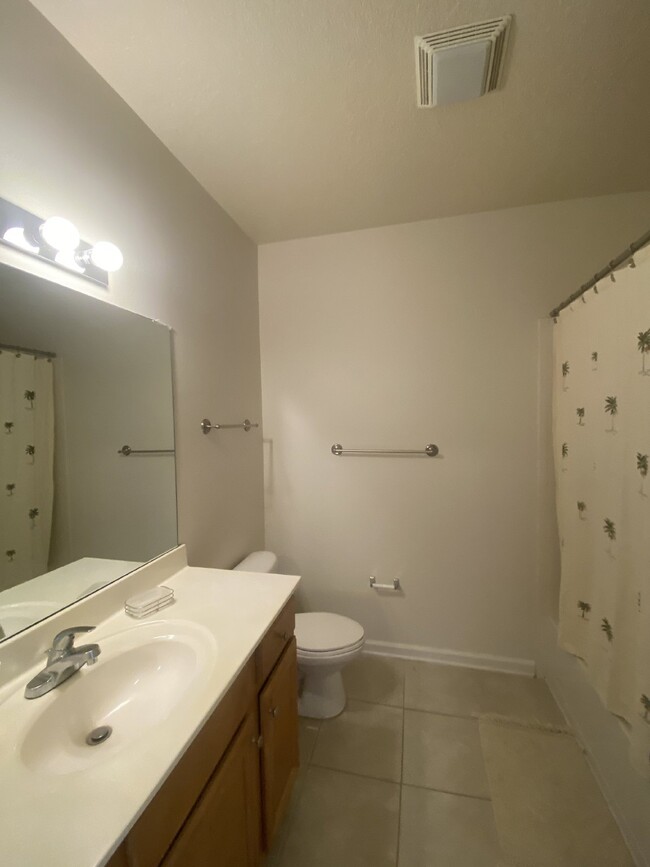 Building Photo - FOR RENT:  3 Bedroom 2 Bathroom Condo w/at...