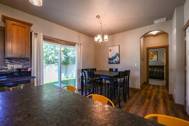 Building Photo - 7878 N Hibiscus Ln