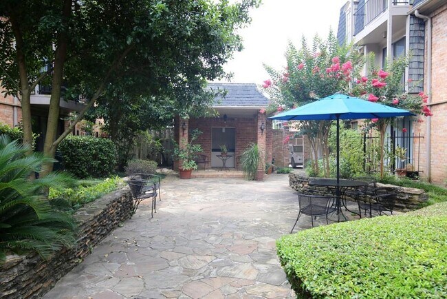 Building Photo - 2475 Underwood St