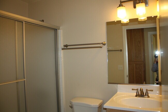 Building Photo - Flint Duplex