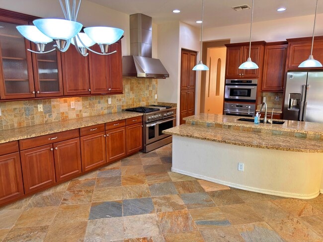 Building Photo - 737 E Charlevoix Ave