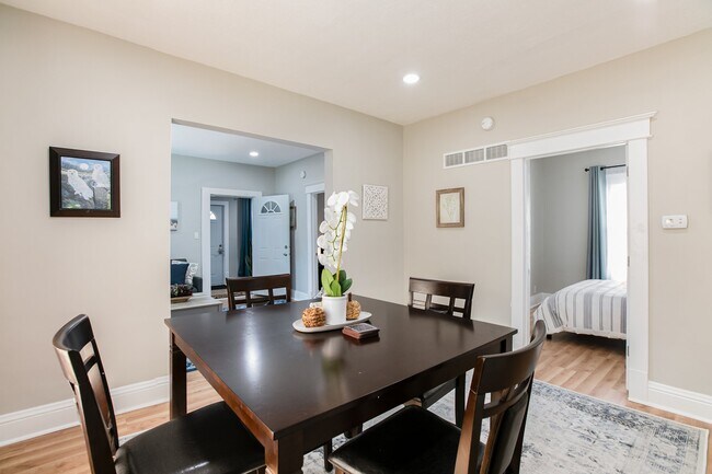 Building Photo - 1122 Emerson Ave