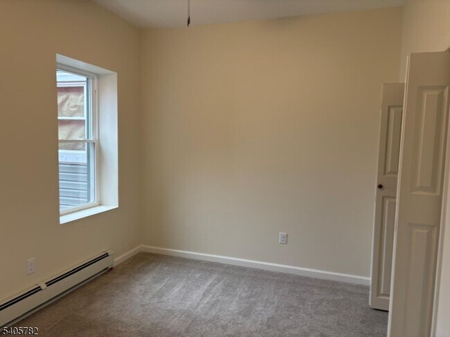 Building Photo - 786 S Main St