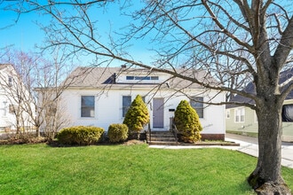 Building Photo - 1569 Longwood Rd