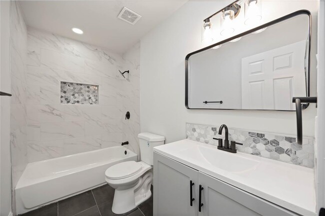 Building Photo - 3806 Zephyr St