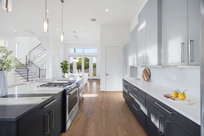Building Photo - 7327 Shadyvilla Pointe Dr