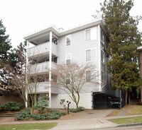 Building Photo - 5307 Ravena Pl NE