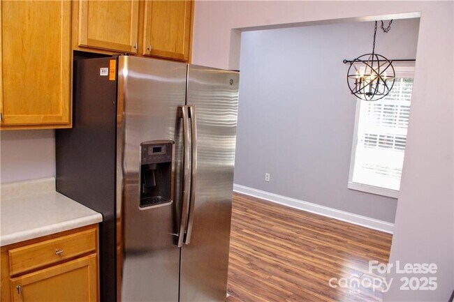 Building Photo - 917 Shearer St