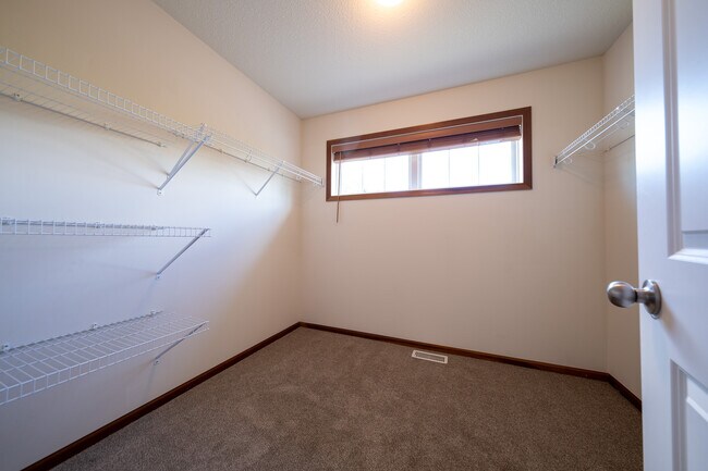 Building Photo - 1814 Spring Creek Dr