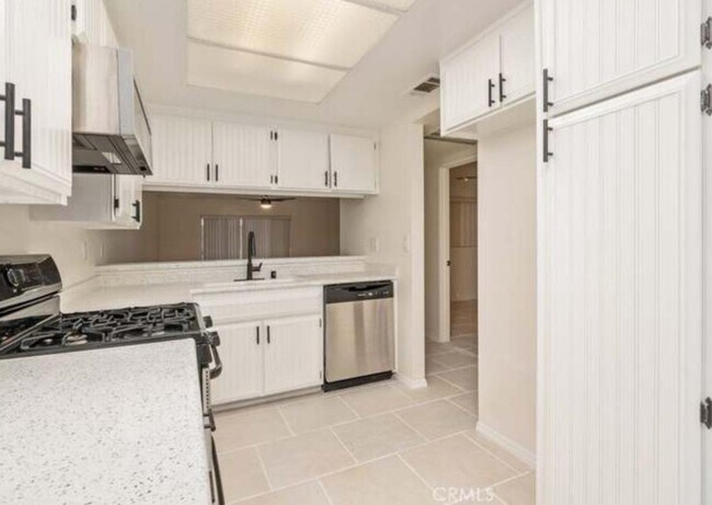 Primary Photo - 616 S Santa Fe St