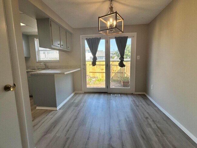 Building Photo - 2846 Avati Dr