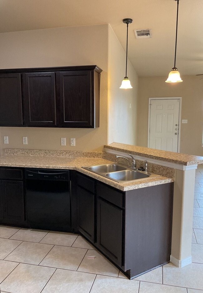 Building Photo - 4610 Cambridge Dr