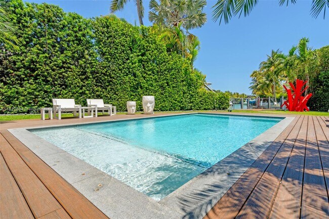 Building Photo - 420 Island Dr