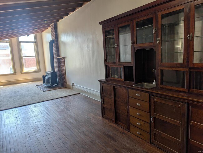 Building Photo - 109 S Main St