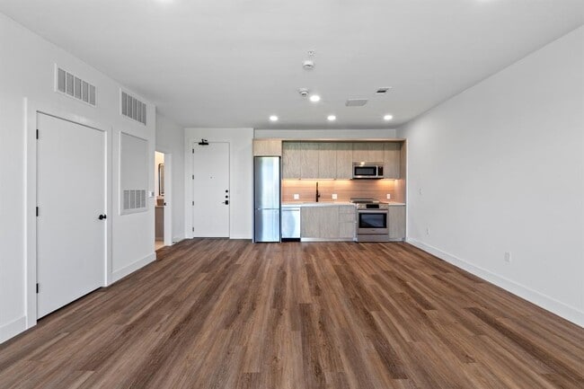 Building Photo - 4315 S Congress Ave