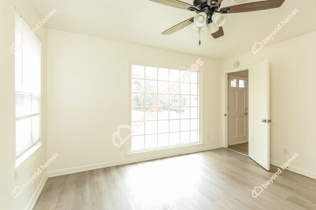 Building Photo - This Cozy 4 bedroom / 2 full bath and 2,09...