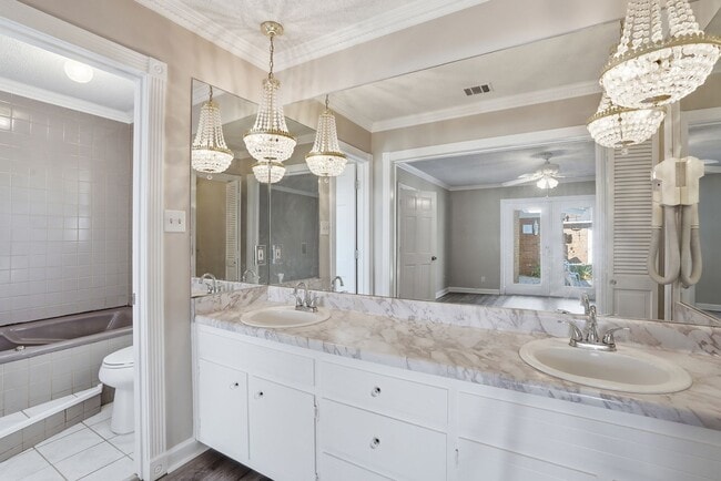 Building Photo - Mayfair Home For Lease with Backyard Oasis!