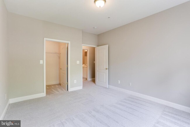 Building Photo - 2111 Ganton Green