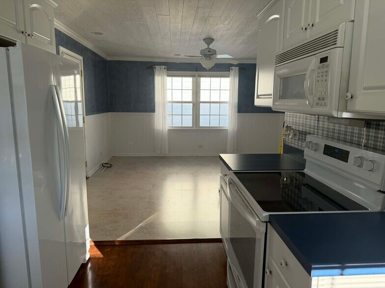 Building Photo - 1730 N Ridge Ave