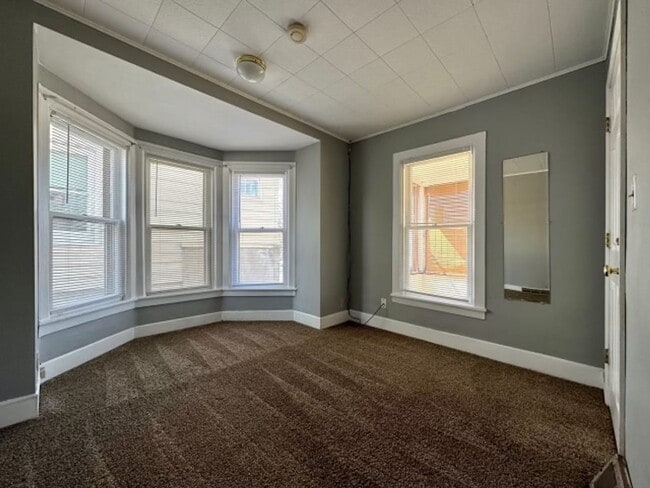 Building Photo - 812 7th Ave S