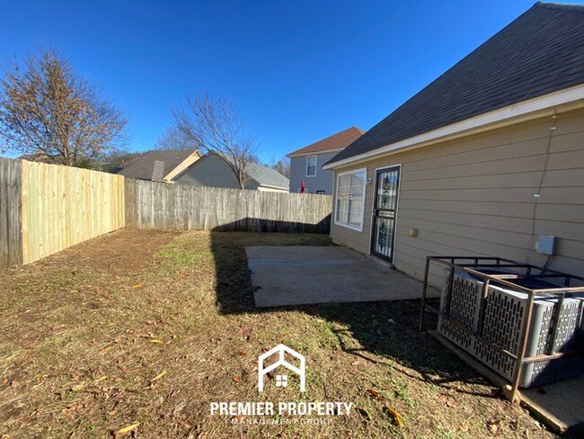 Building Photo - 4870 Royal Run Dr