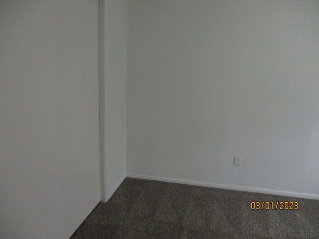 Building Photo - 212 Hallbrook Dr