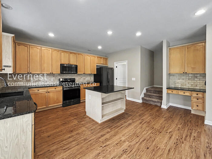 Building Photo - 1034 Middlebrooke Dr