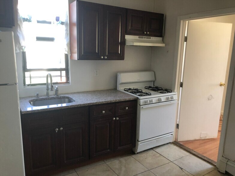 Kitchen - 56 Groshon Ave