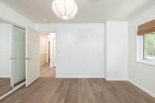 Building Photo - 884 Shrewsbury Ln