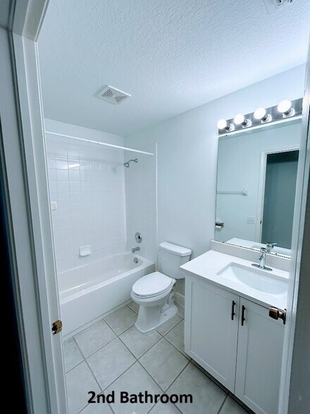 Building Photo - 5023 Quadrangle Ct