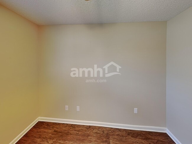 Building Photo - 1127 Hidden Cove Cir S