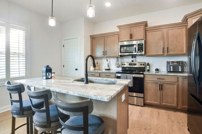 Building Photo - Pet Friendly Four Bedroom!